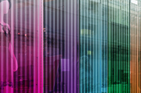 大型のウィンドウ装飾