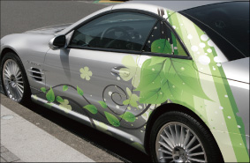 自動車をラッピング