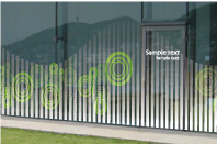 屋内、屋外両面から見ても色がプリントされている